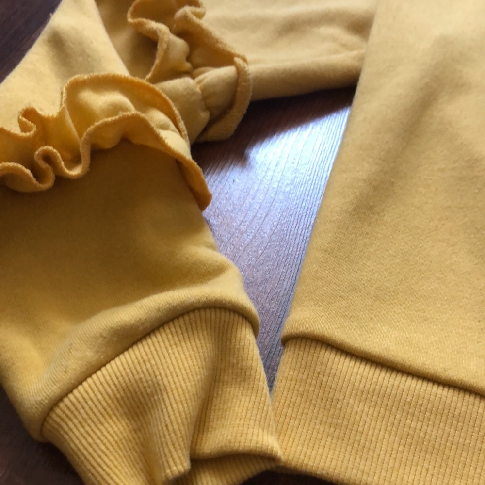 Sweater with Ruffled Sleeves - Picture 4 of 7